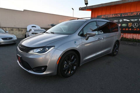 2020 Chrysler Pacifica Hybrid Limited Red S