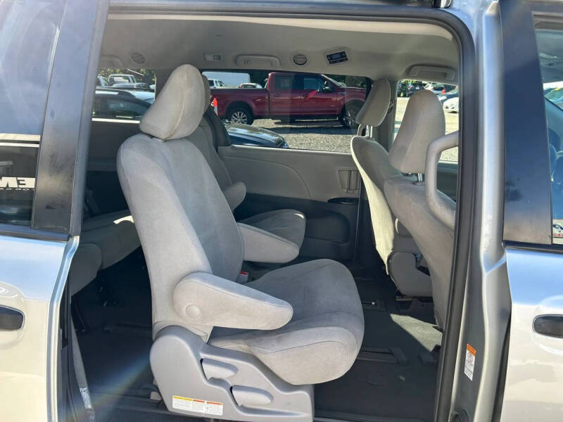 2019 Toyota Sienna L 7-Passenger