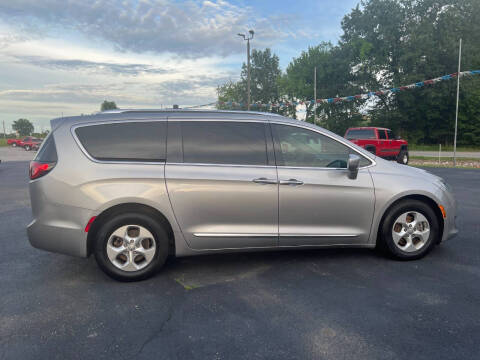 2017 Chrysler Pacifica Touring-L Plus