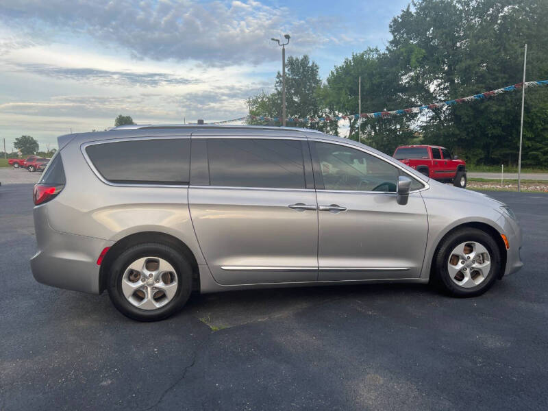 2017 Chrysler Pacifica Touring-L Plus