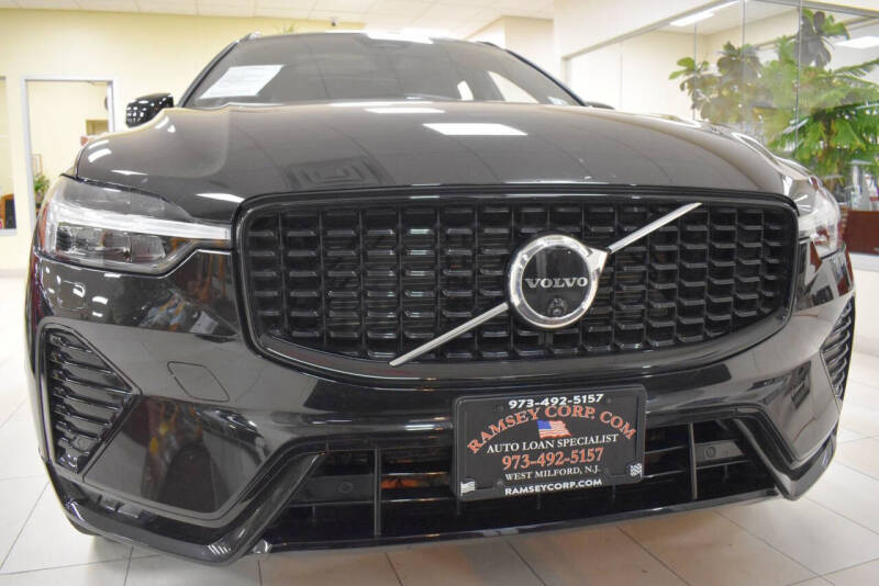 2024 Volvo XC60 B5 Plus Dark Theme