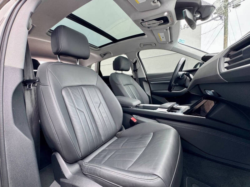 2021 Audi e-tron quattro Premium