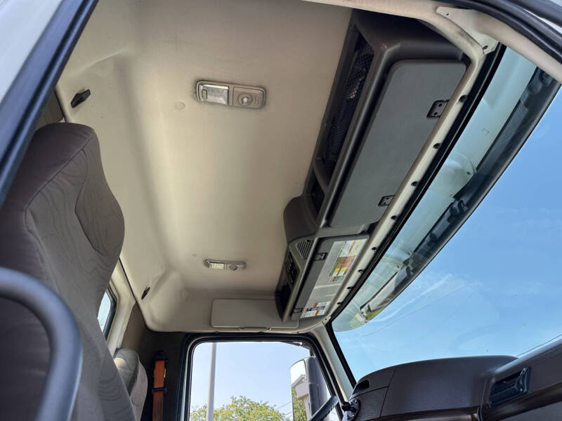 2016 Volvo VNL