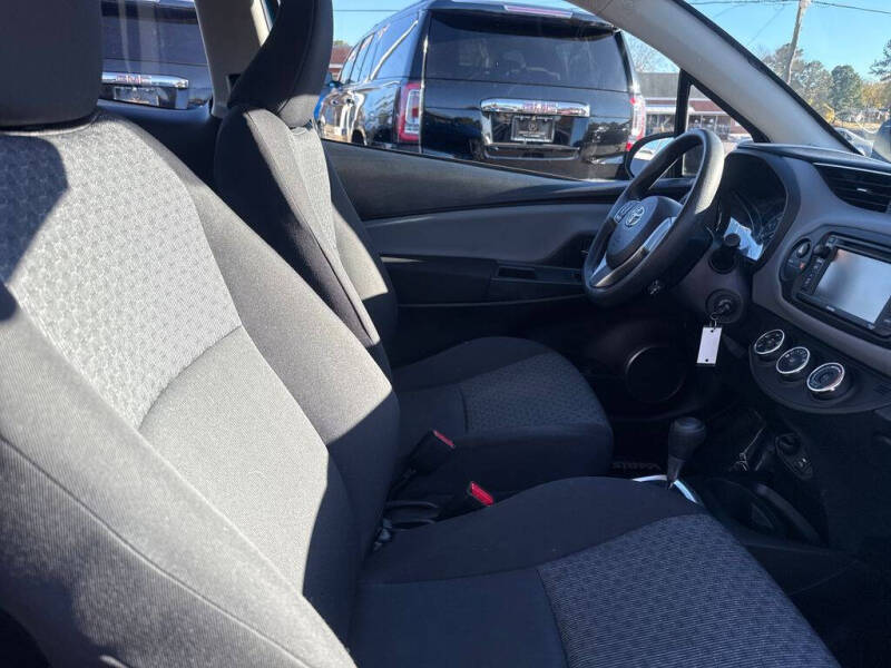 2016 Toyota Yaris 3-Door LE