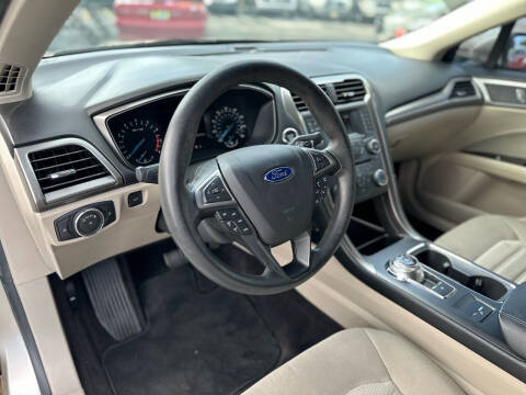 2017 Ford Fusion SE