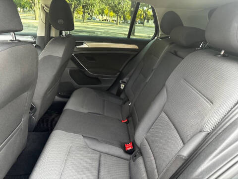 2017 Volkswagen Golf TSI S