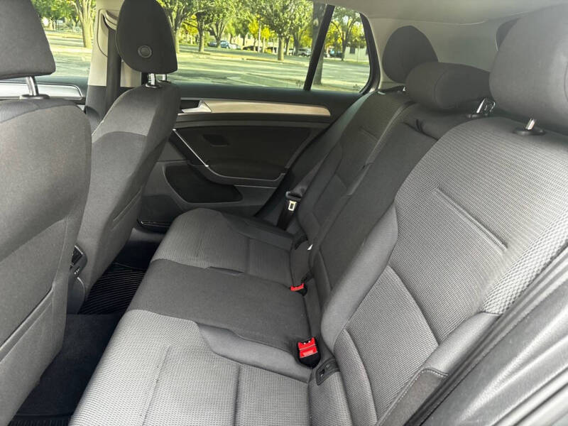 2017 Volkswagen Golf TSI S