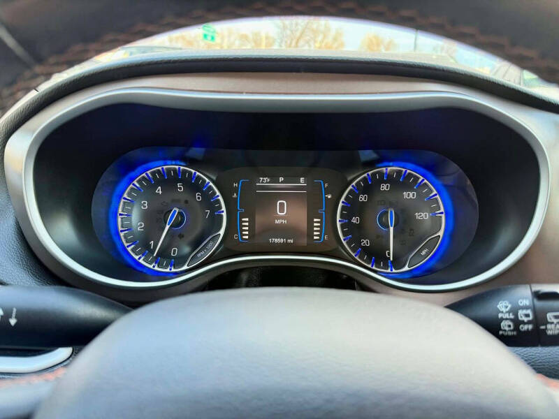 2017 Chrysler Pacifica Touring-L