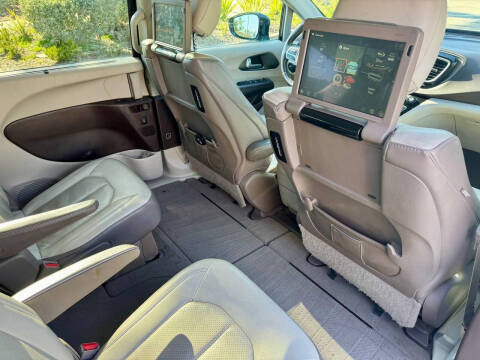 2017 Chrysler Pacifica Touring-L Plus