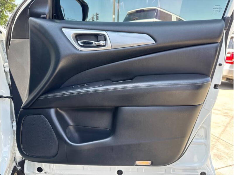 2020 Nissan Pathfinder SL