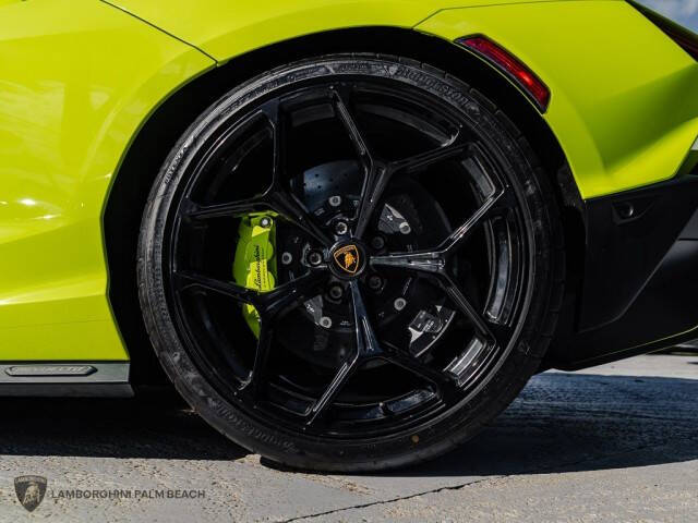 2024 Lamborghini Revuelto