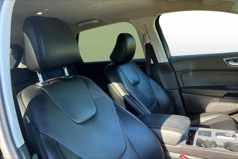 2021 Ford Edge Titanium