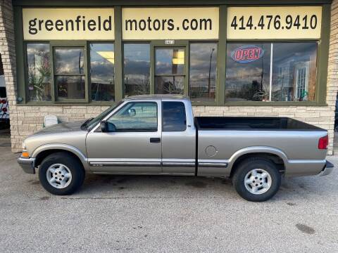 2001 Chevrolet S-10 for sale at GREENFIELD MOTORS in Milwaukee WI
