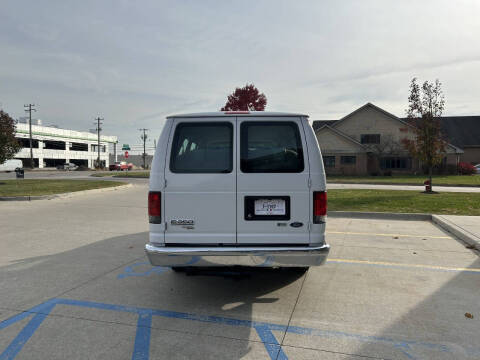 2014 Ford E-Series E-350 SD XL