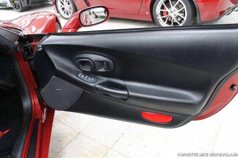 2004 Chevrolet Corvette 32