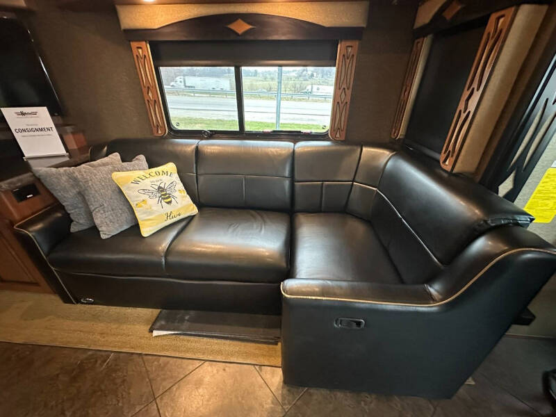 2015 Fleetwood RV Excursion 35B