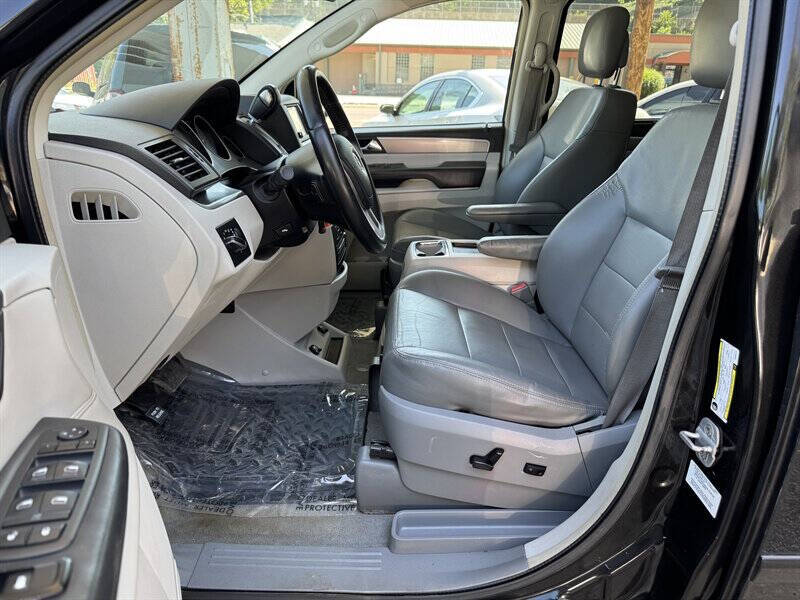 2012 Volkswagen Routan