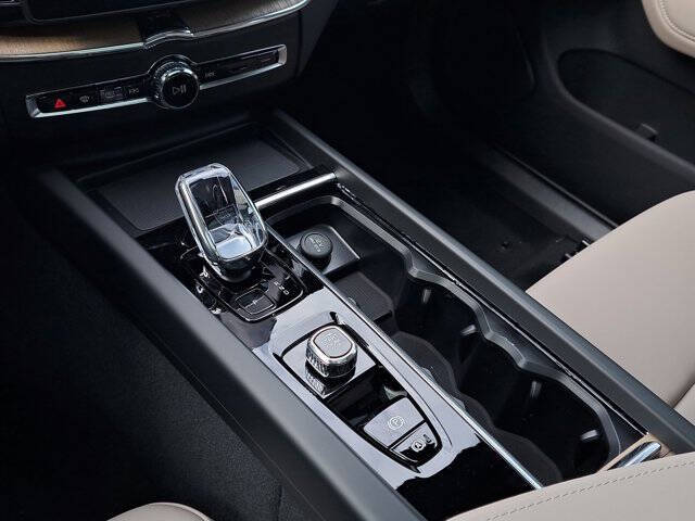 2026 Volvo XC60 T8 Plus