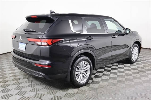 2023 Mitsubishi Outlander ES