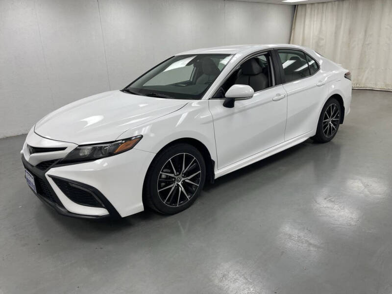2024 Toyota Camry SE's photo