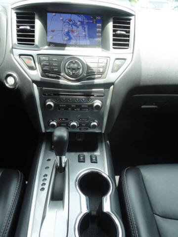 2020 Nissan Pathfinder SL