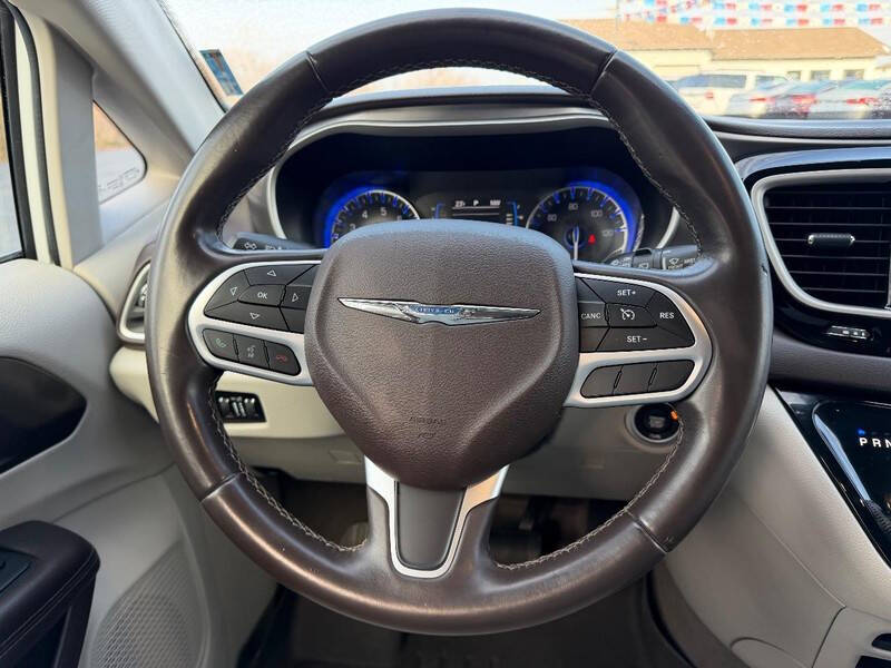 2017 Chrysler Pacifica Touring-L