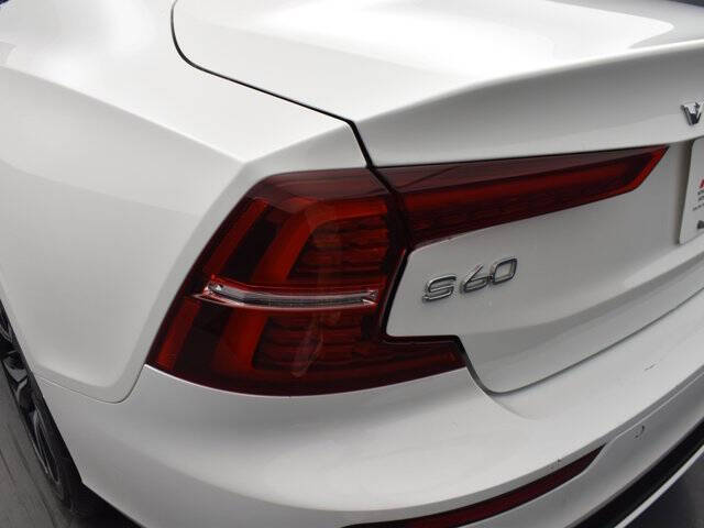 2024 Volvo S60 B5 Core Dark Theme