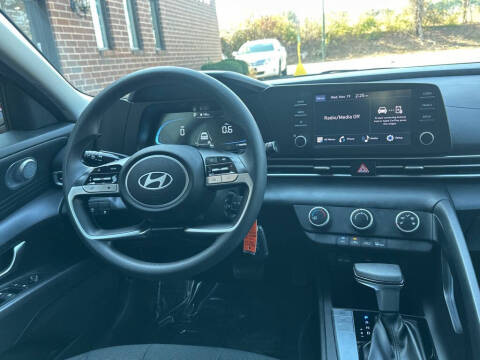 2024 Hyundai Elantra SE