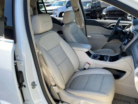 2023 GMC Acadia Denali