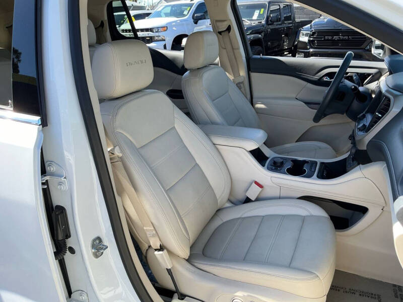 2023 GMC Acadia Denali
