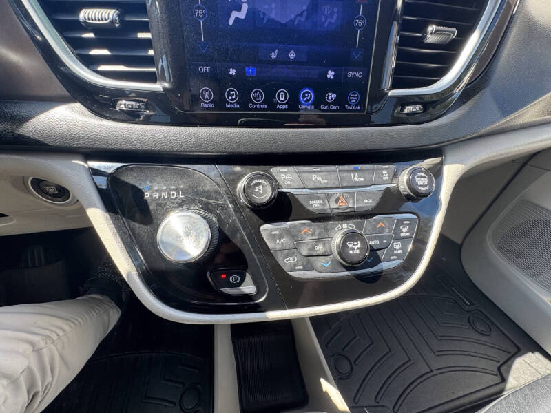 2017 Chrysler Pacifica Touring-L Plus