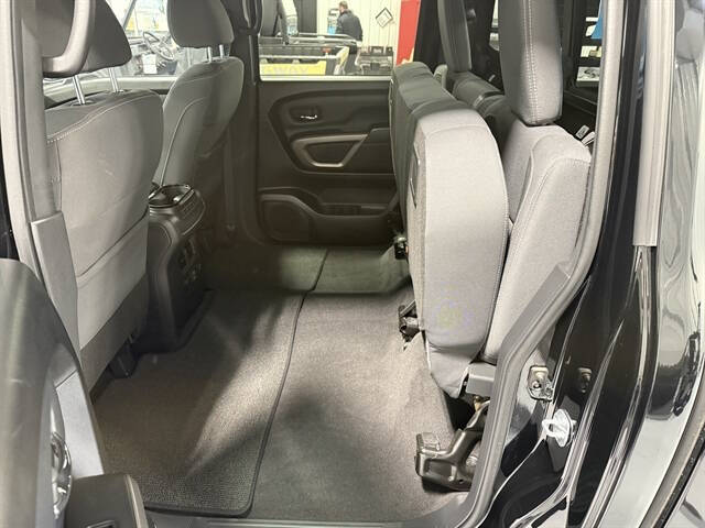 2024 Nissan Titan SV