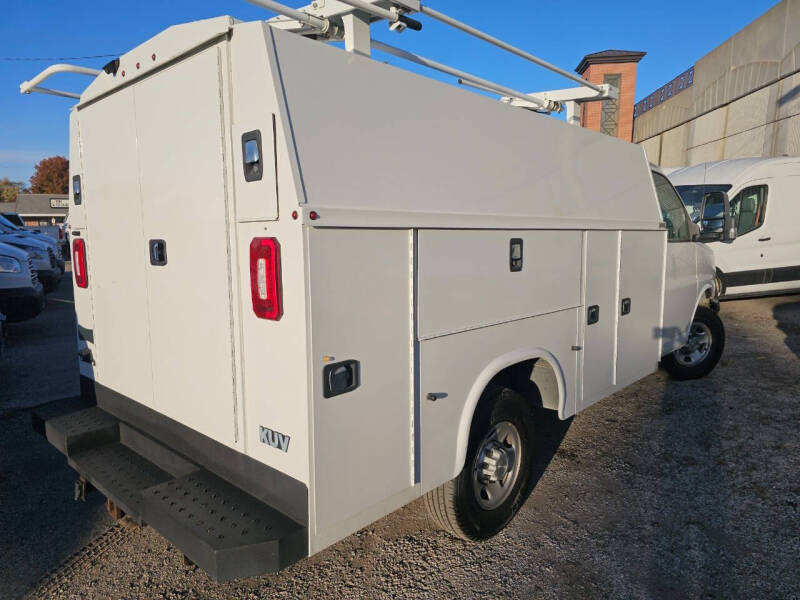 2022 Chevrolet Express Cutaway Base's photo