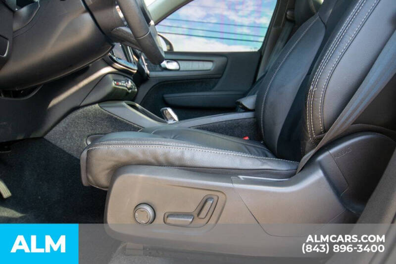 2023 Volvo XC40 B5 Plus Bright Theme