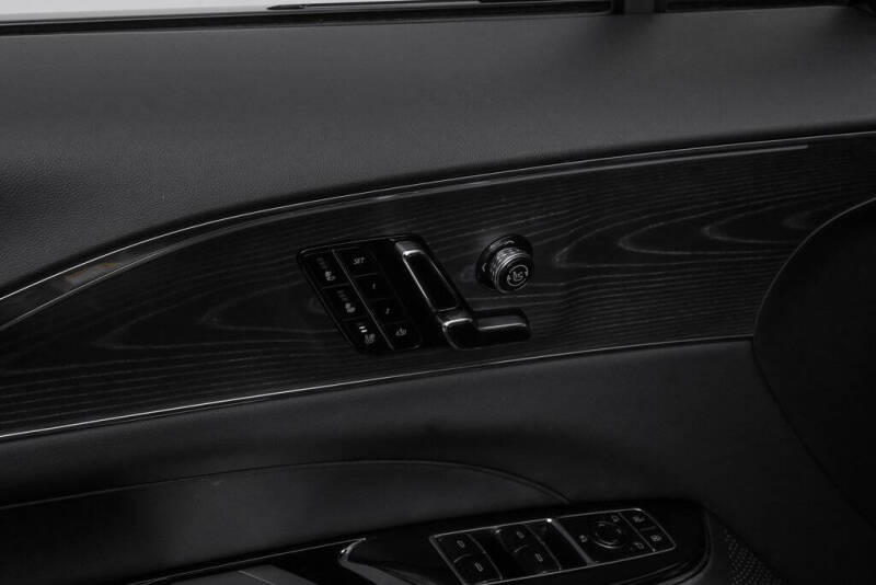 2024 Cadillac LYRIQ Luxury 3