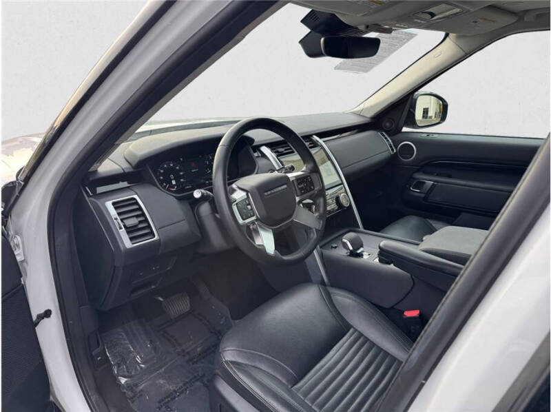 2024 Land Rover Discovery P300 S