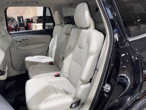 2022 Volvo XC90 T5 Momentum