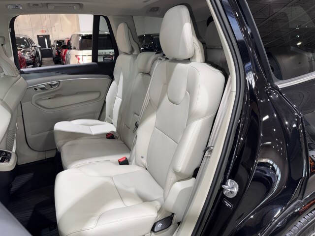 2022 Volvo XC90 T5 Momentum