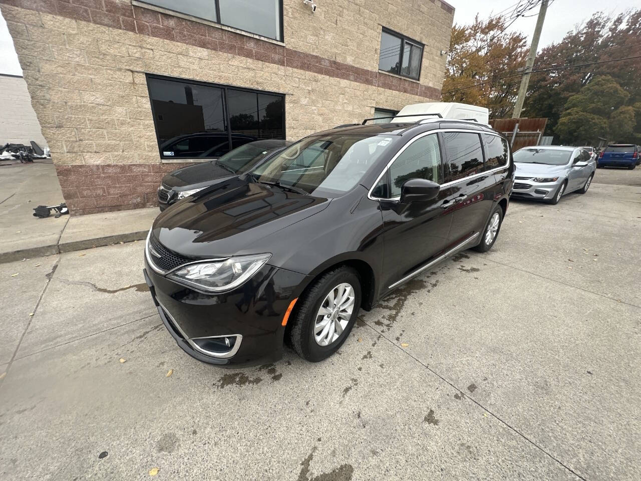 2017 Chrysler Pacifica for sale at VIP Motor Sales in Hazel Park, MI