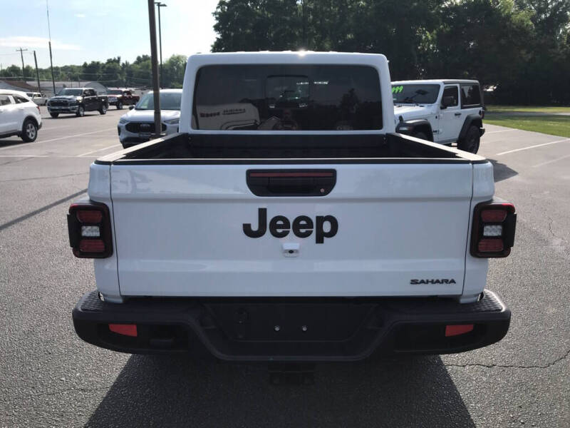 2026 Jeep Gladiator Sahara