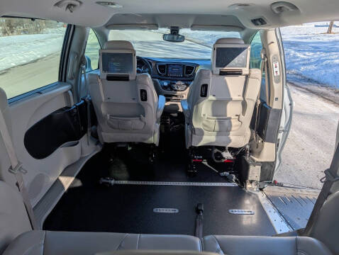 2017 Chrysler Pacifica Touring-L Plus