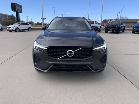 2025 Volvo XC60 B5 Plus Dark Theme