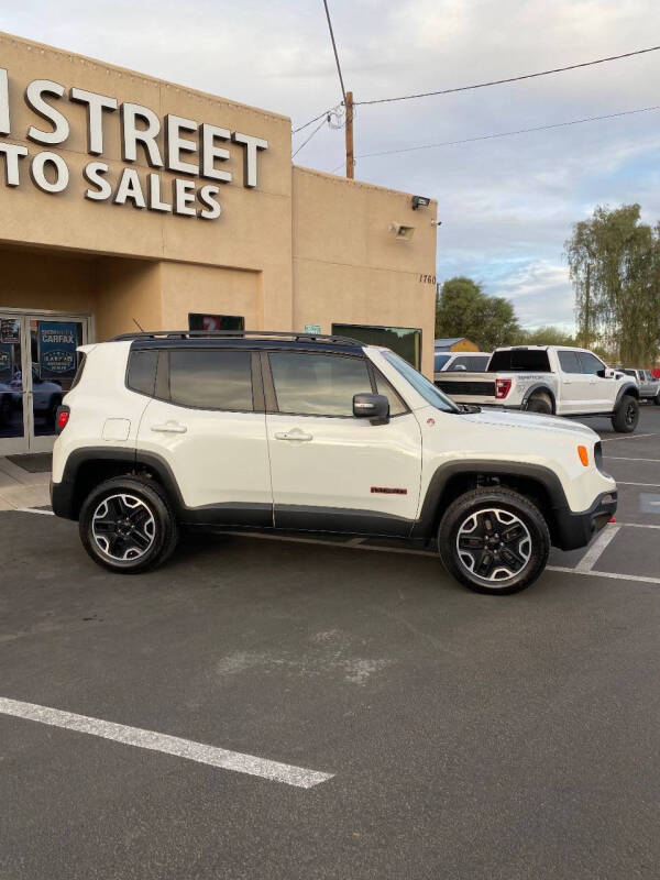 2017 Jeep Renegade Trailhawk photo 3