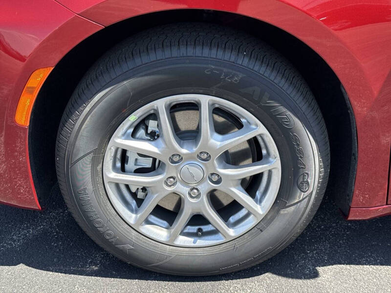 2027 Chrysler Pacifica Select
