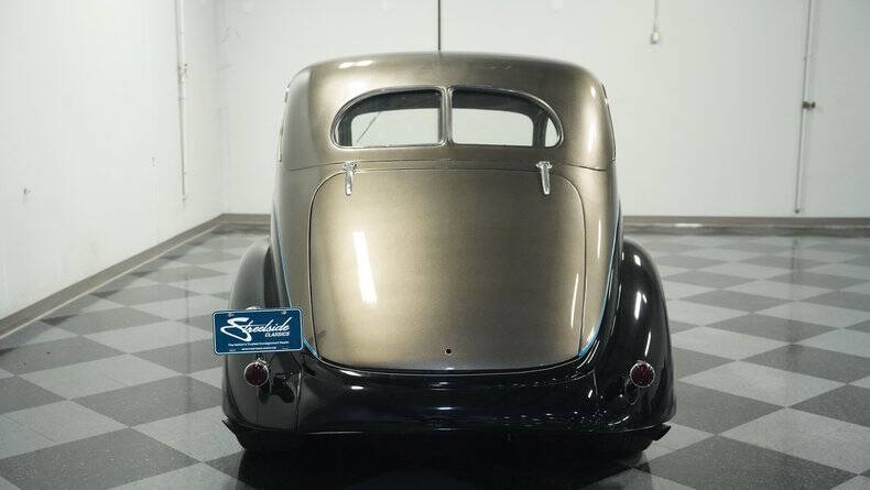 1937 Ford Tudor