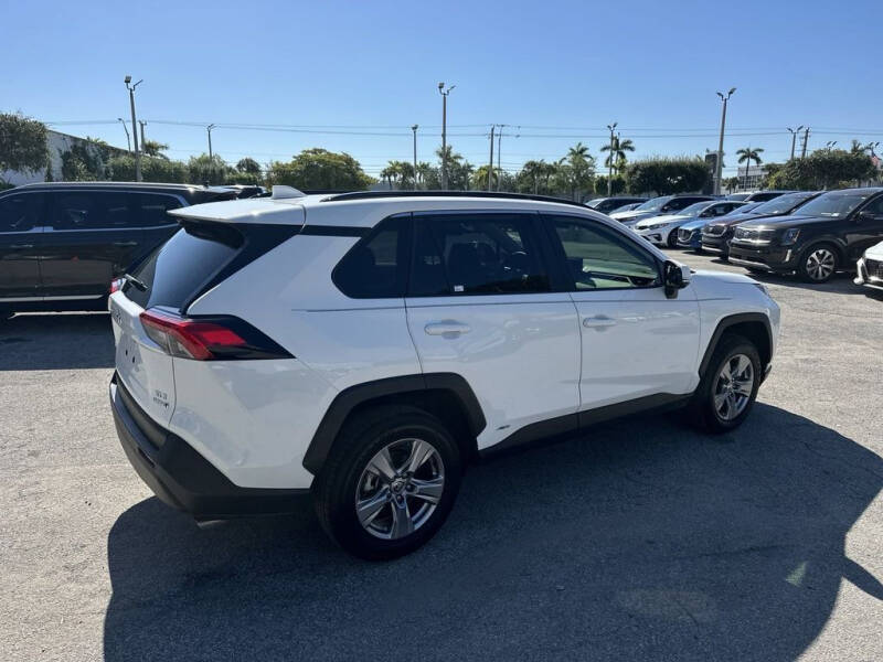 2022 Toyota RAV4 Hybrid XLE