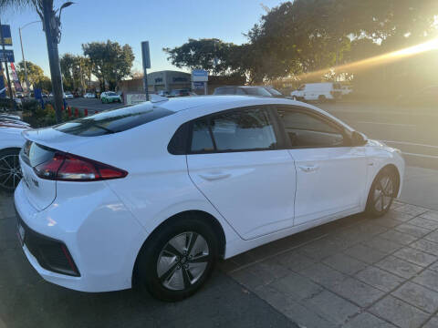 2020 Hyundai Ioniq Hybrid Blue