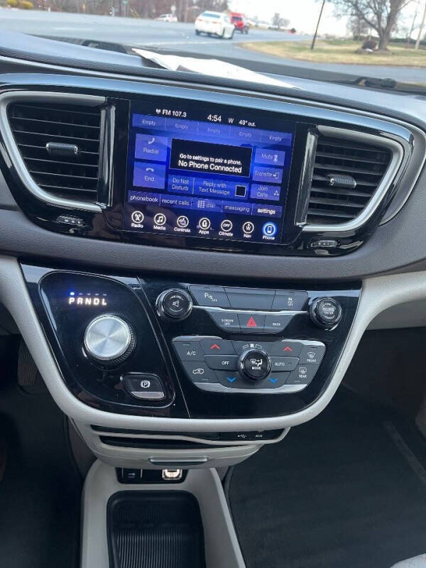 2017 Chrysler Pacifica Touring-L