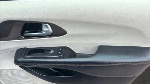 2017 Chrysler Pacifica Touring-L