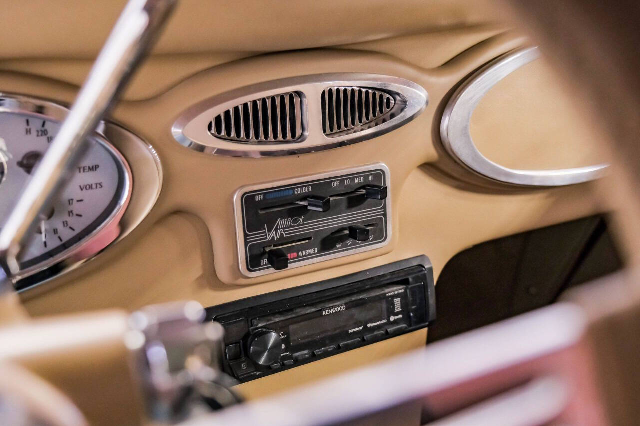 1933 Ford Victoria 25